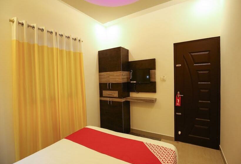 هتل Oyo 10152 Rail View Residency