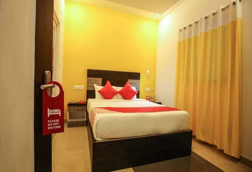 هتل Oyo 10152 Rail View Residency