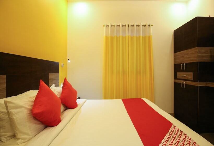 هتل Oyo 10152 Rail View Residency