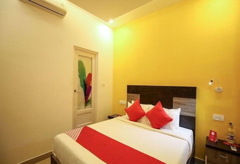 هتل Oyo 10152 Rail View Residency