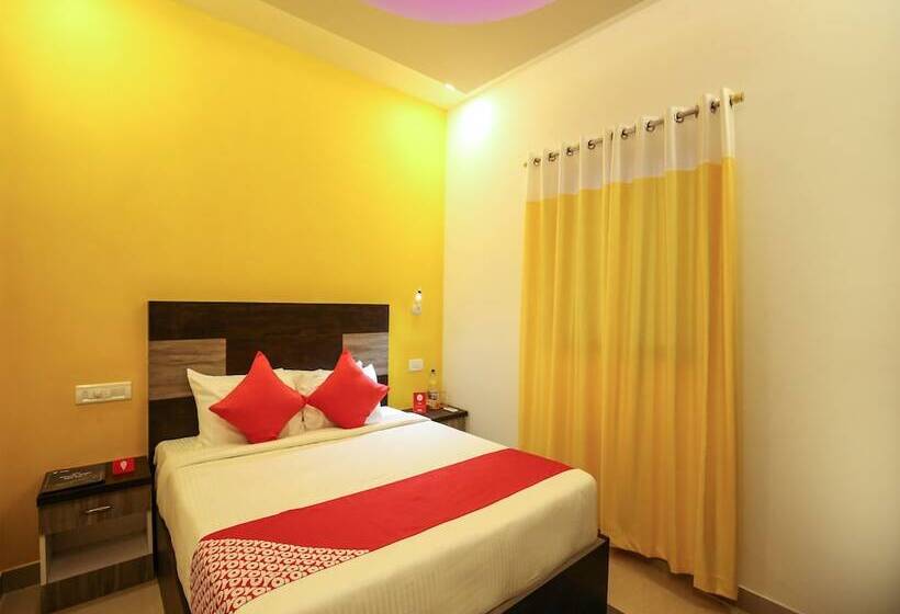 هتل Oyo 10152 Rail View Residency