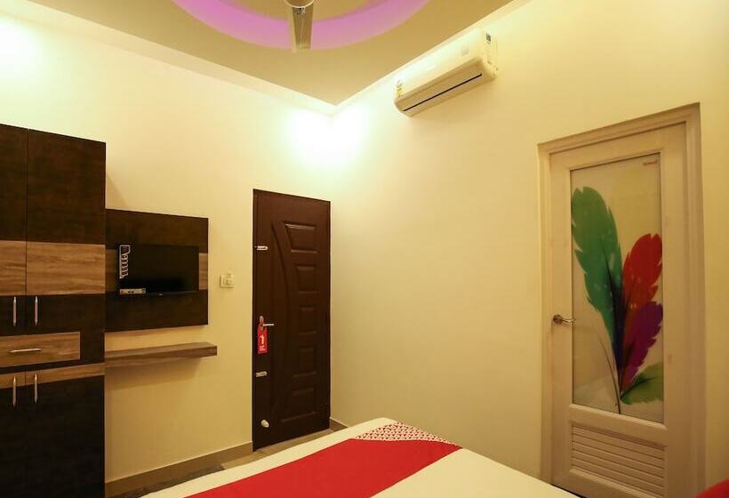 هتل Oyo 10152 Rail View Residency