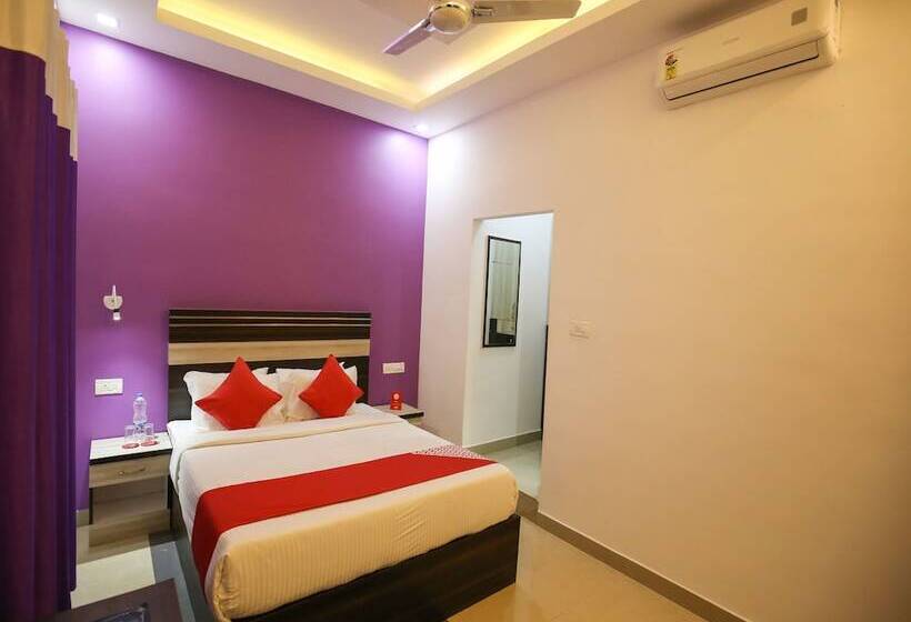 هتل Oyo 10152 Rail View Residency