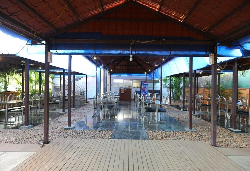 בית מלון כפרי Oyo 8229 Marine Drive