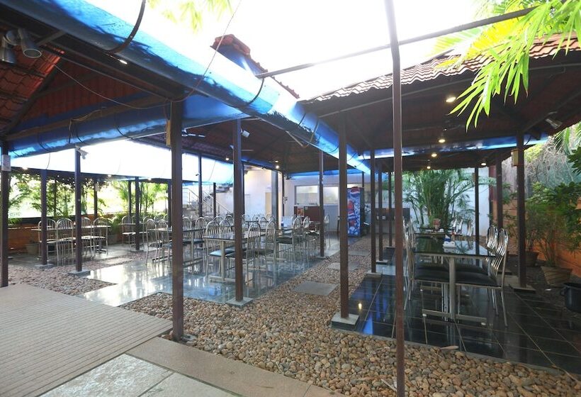 בית מלון כפרי Oyo 8229 Marine Drive