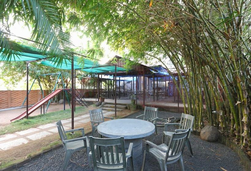 בית מלון כפרי Oyo 8229 Marine Drive