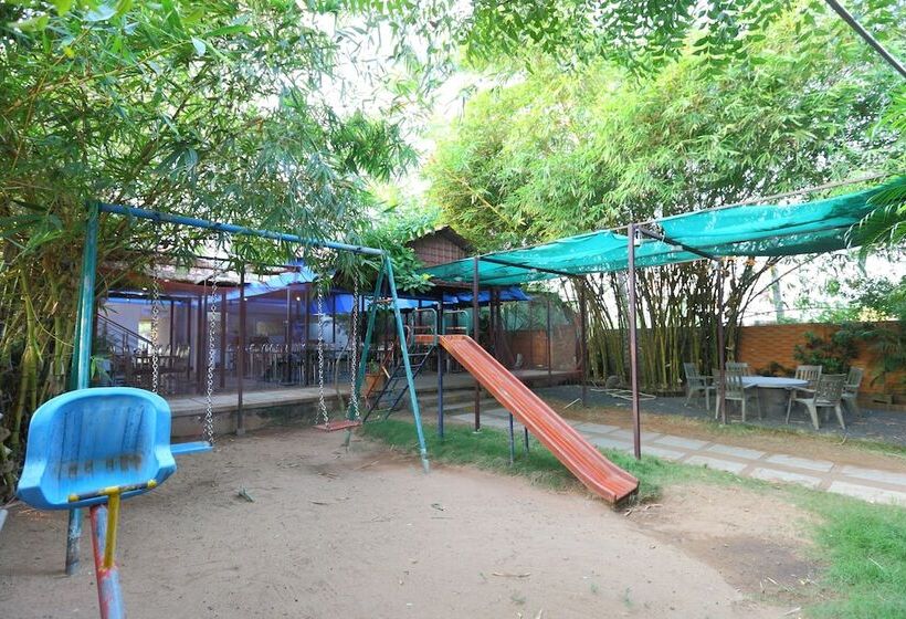 בית מלון כפרי Oyo 8229 Marine Drive