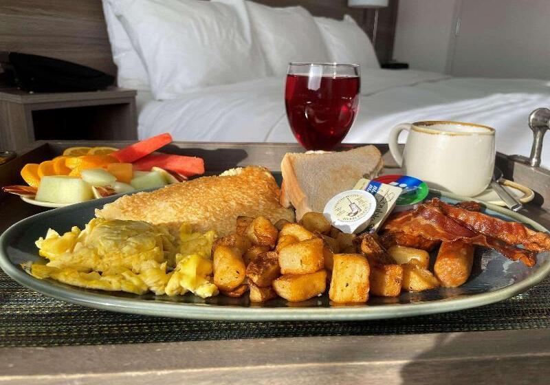 Radisson Kingswood Hotel & Suites, Fredericton