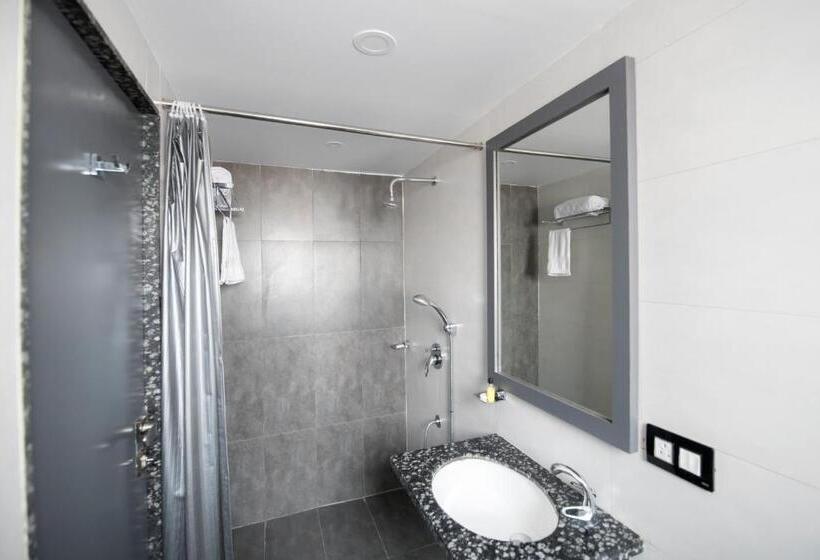 בית מלון כפרי Sanmukh By Adamo