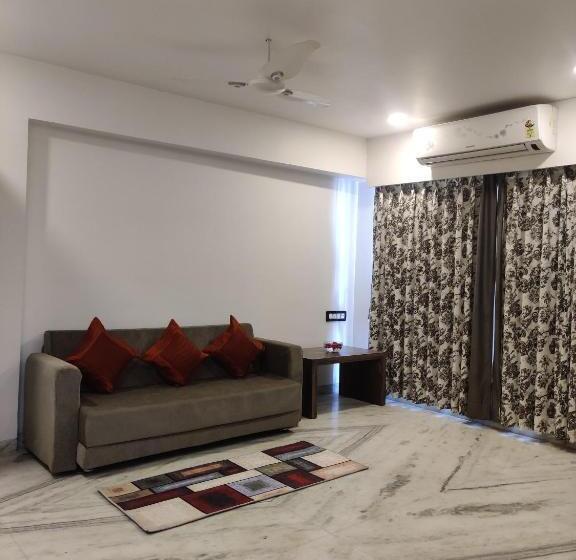 בית מלון כפרי Sanmukh By Adamo