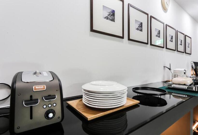 Seomyeon Brown Dot Hotel Gold