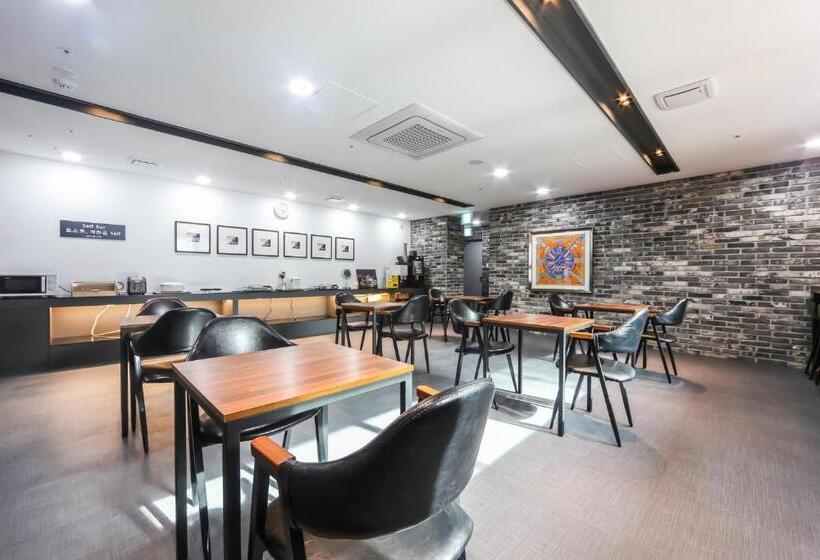 Seomyeon Brown Dot Hotel Gold