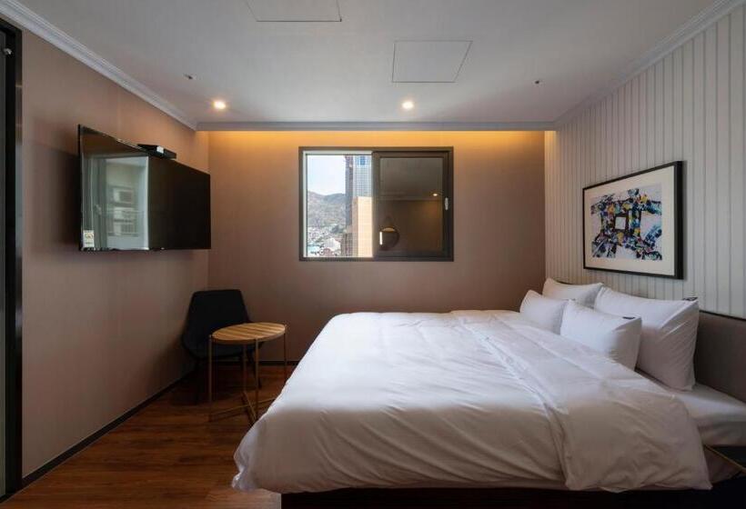 Seomyeon Brown Dot Hotel Gold