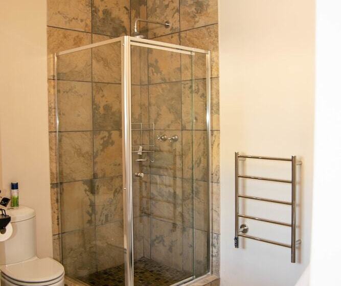 בית מלון כפרי The Fat Mulberry Guest Farm