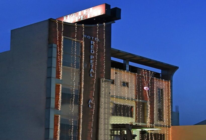 Отель Treebo Red Petal Jalandhar