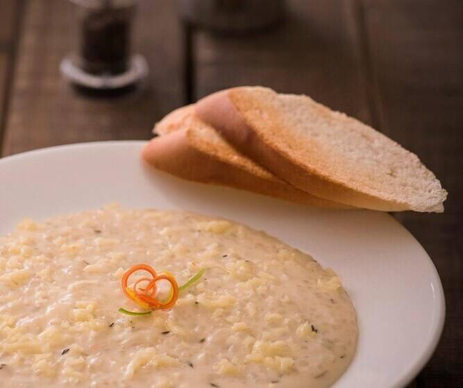 בית מלון כפרי White Lotus