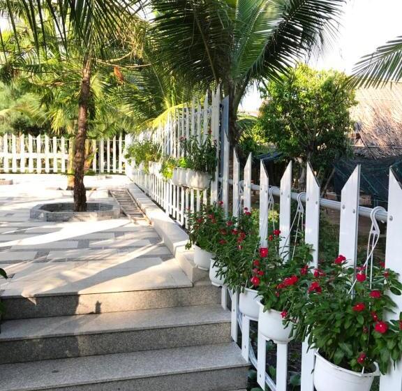 Oceanward Hotel & Resort