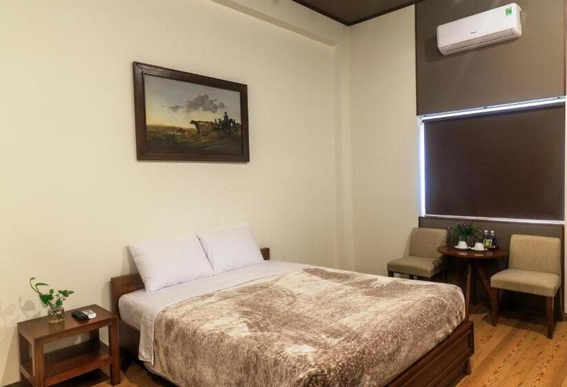 Oceanward Hotel & Resort