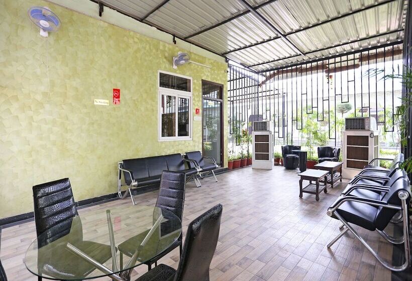 Oyo 10104 Radhika Resort