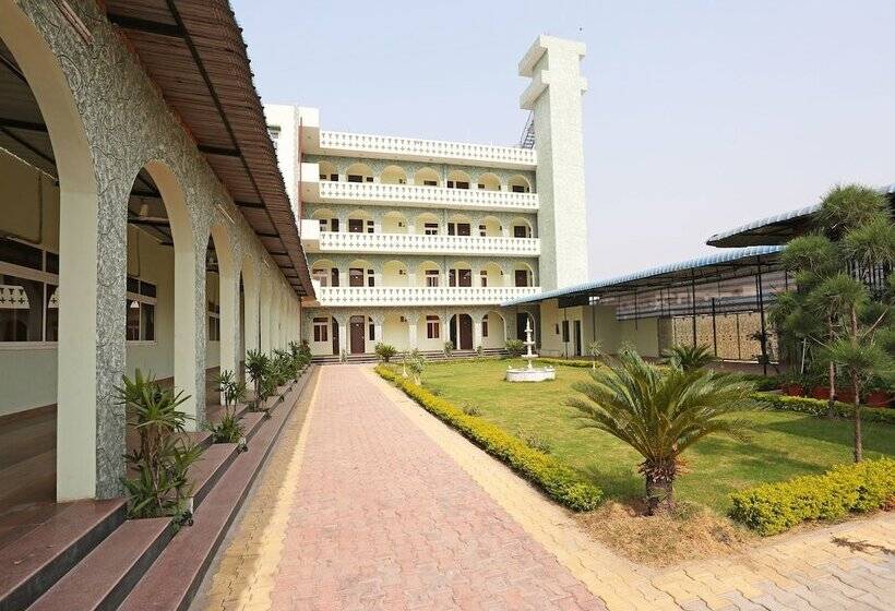 Oyo 10104 Radhika Resort