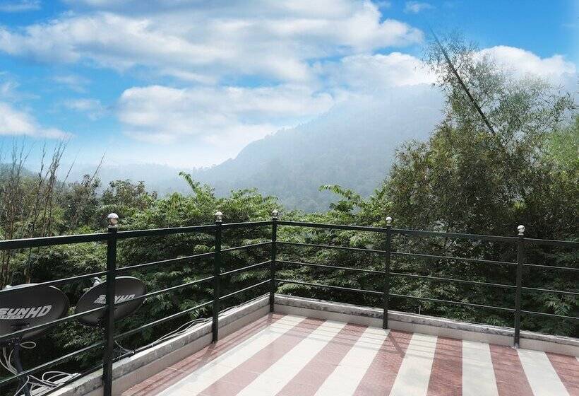 Oyo 10421 La Flora Resorts