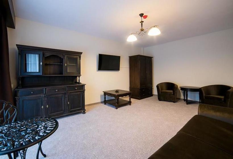 酒店 Piatra Pinului Ski & Spa