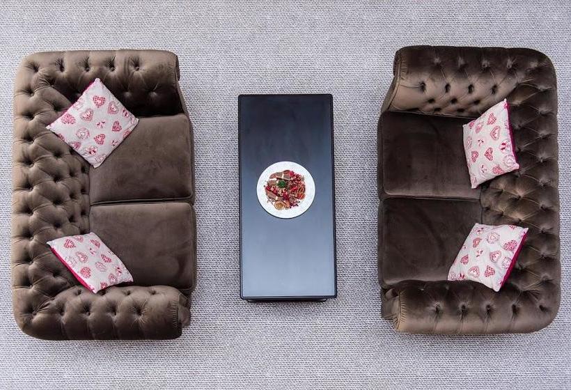 酒店 Piatra Pinului Ski & Spa