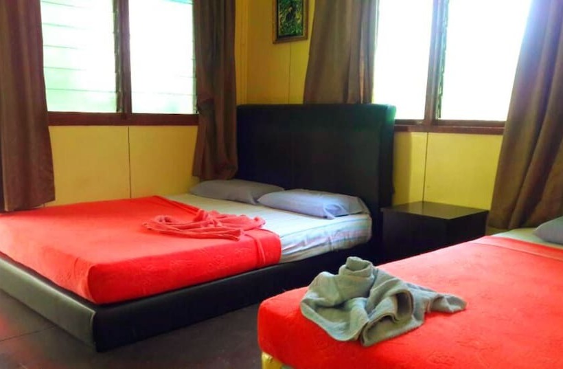Sukau Backpackers B&b