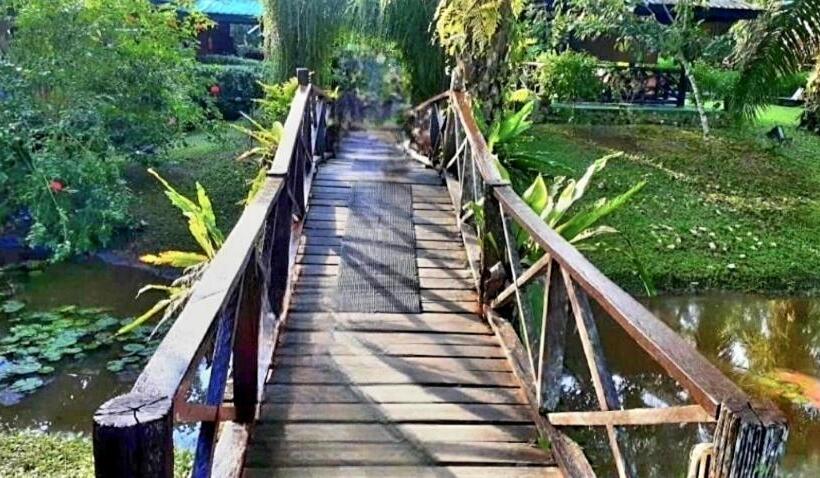 Sukau Backpackers B&b