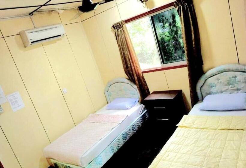Sukau Backpackers B&b