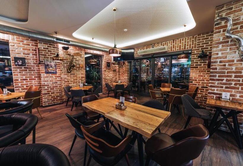 Urbanista Hotel & Bar