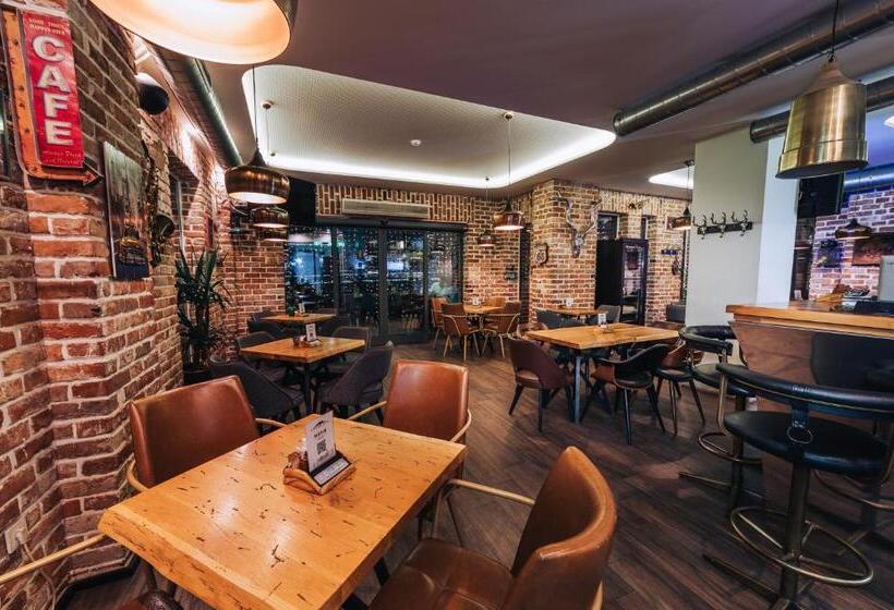 Urbanista Hotel & Bar