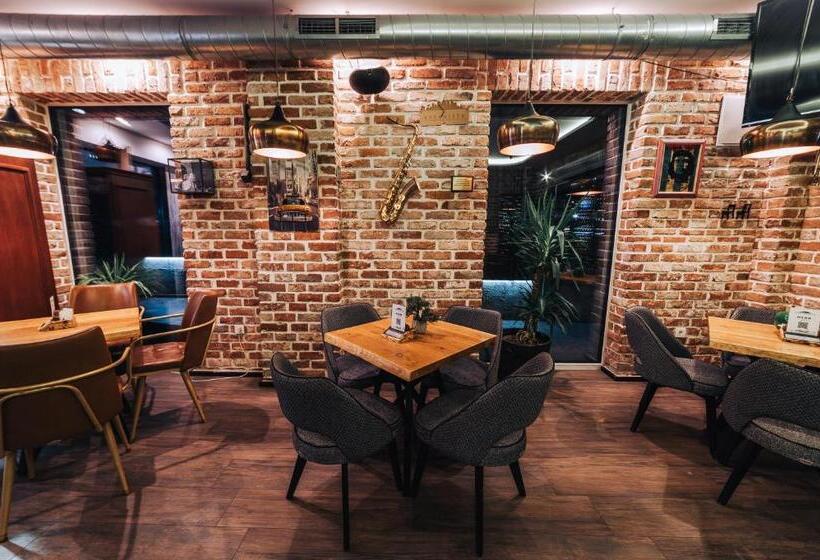 Urbanista Hotel & Bar