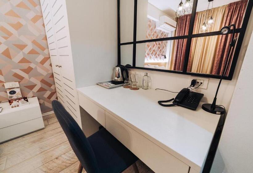 Urbanista Hotel & Bar