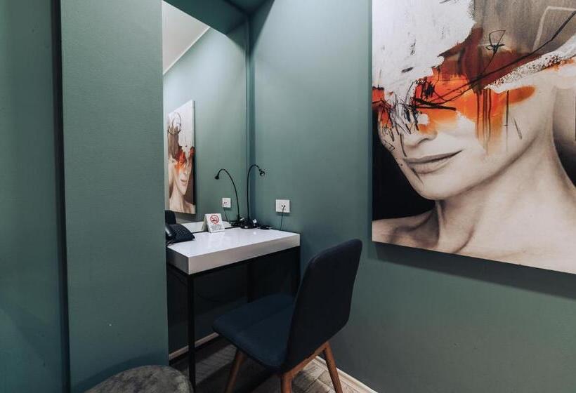 Urbanista Hotel & Bar