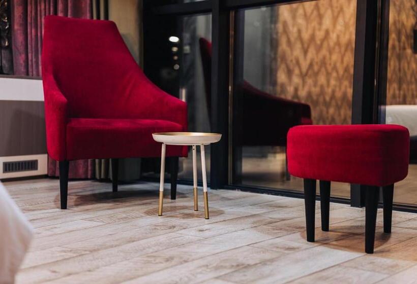 Urbanista Hotel & Bar