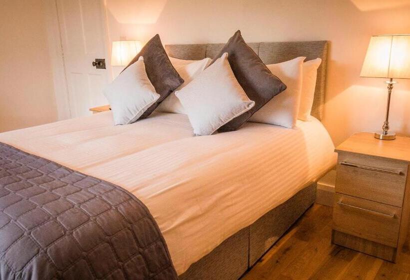 צימר Nevins Newfield Inn Ltd