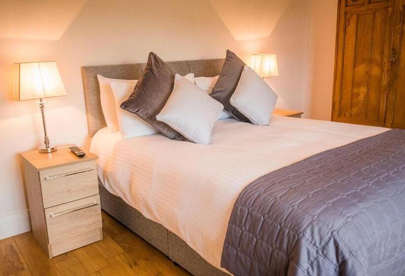 צימר Nevins Newfield Inn Ltd