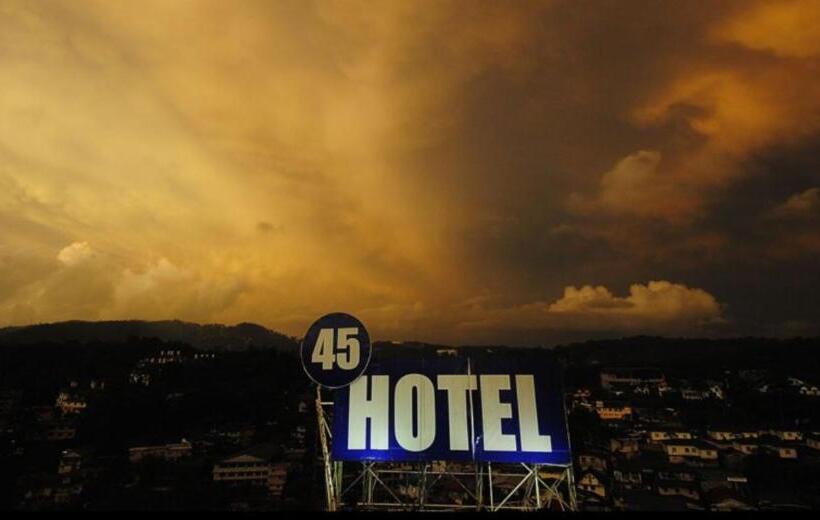 هتل 45