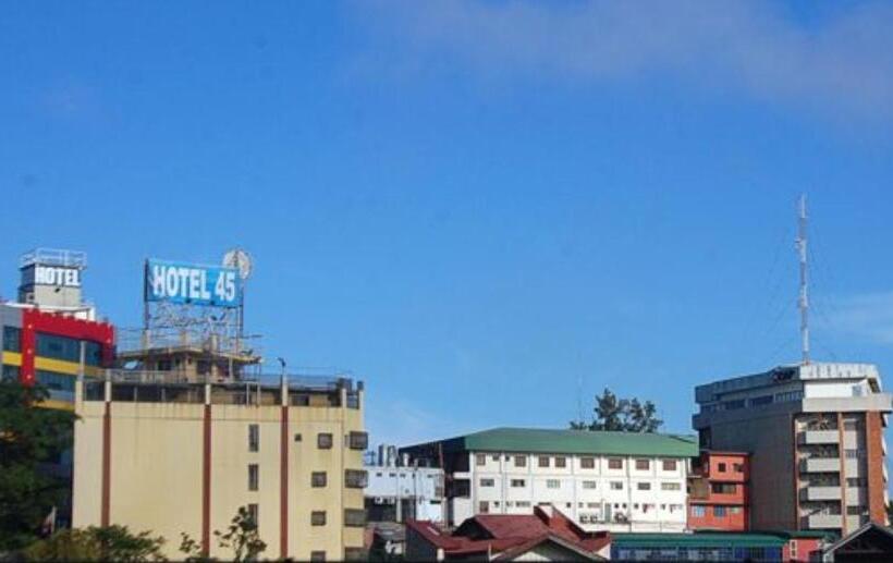 هتل 45