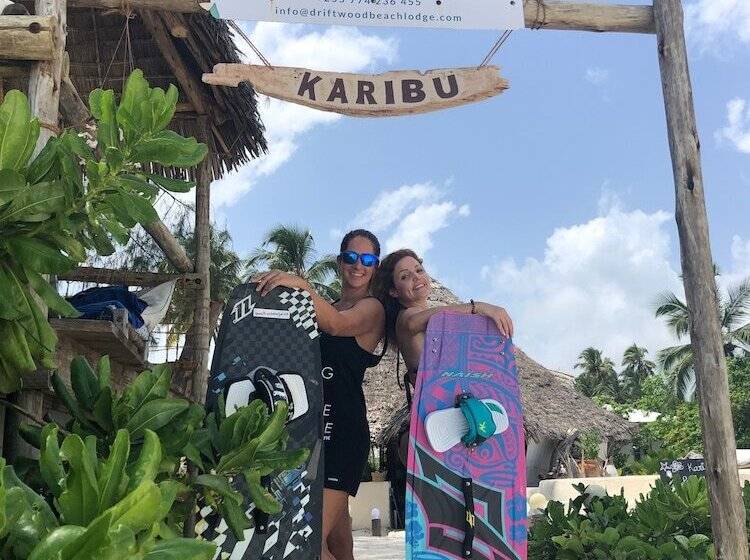 فندق Driftwood Beach Lodge