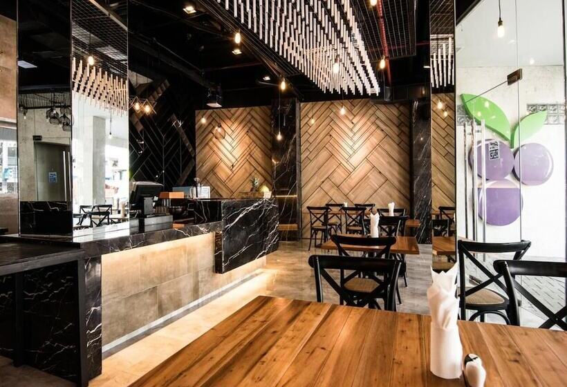 هتل Goldberry Lite