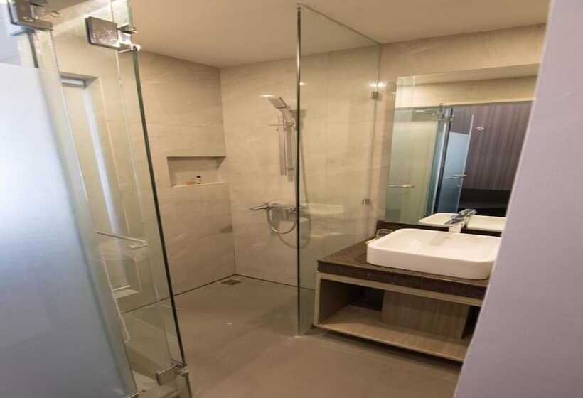 هتل Goldberry Lite