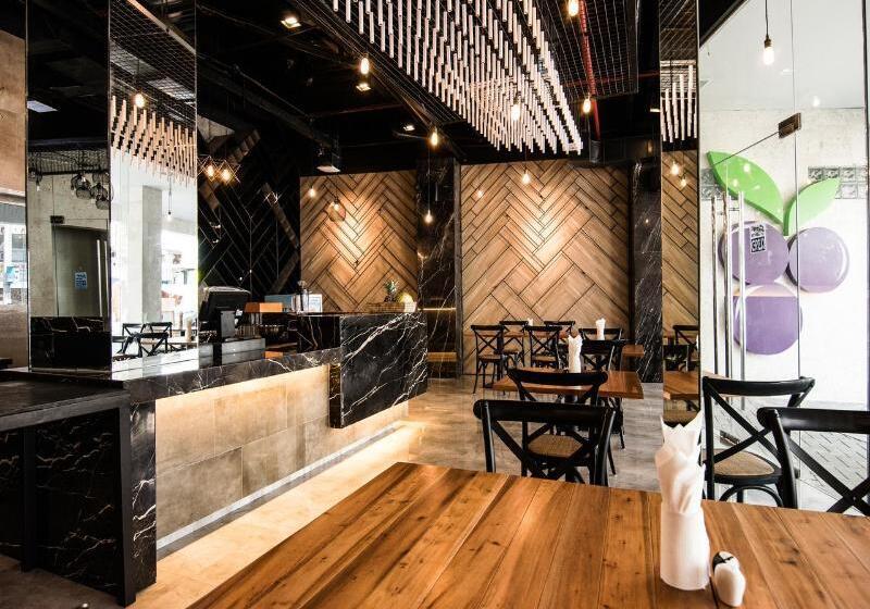 هتل Goldberry Lite