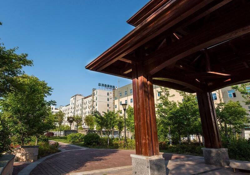 Отель Greentree Inn Wuhu Fanchang County Anding Road