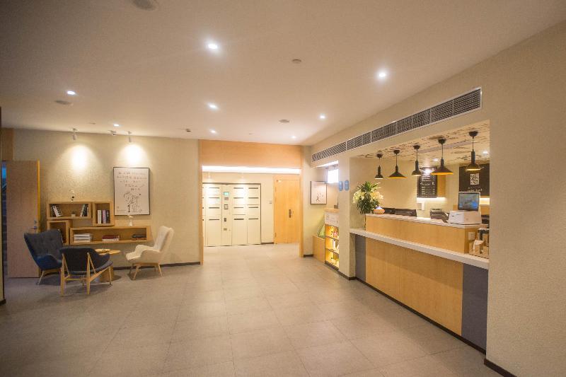 Hotel Hanting  Shanghai Changjiang Nan Road  Metro Station