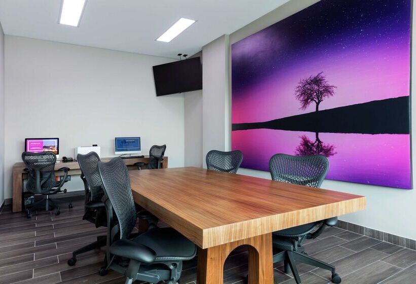 ホテル Hilton Garden Inn Salamanca