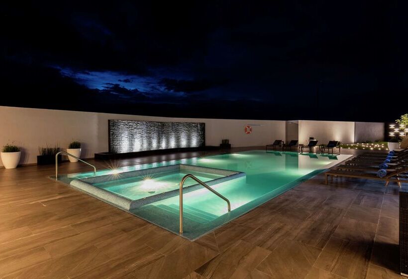 ホテル Hilton Garden Inn Salamanca