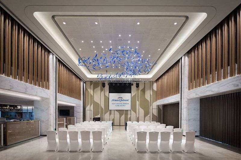 Отель Howard Johnson Yacht Club