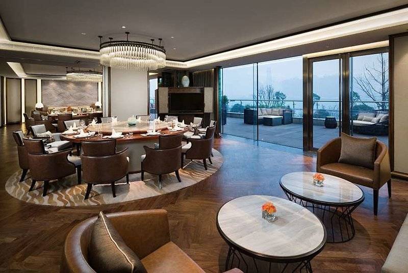 Отель Howard Johnson Yacht Club